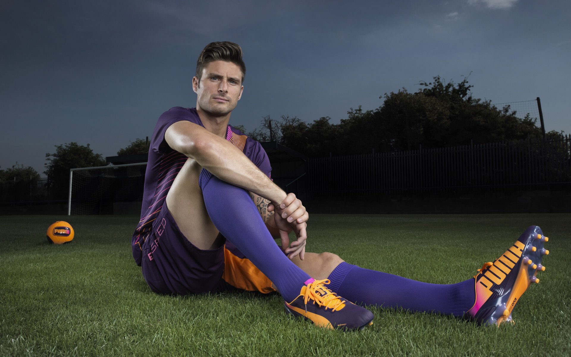 东契奇依然是无所不能的表现，詹姆斯再不回来要成四当家了，东契奇找詹姆斯要球衣