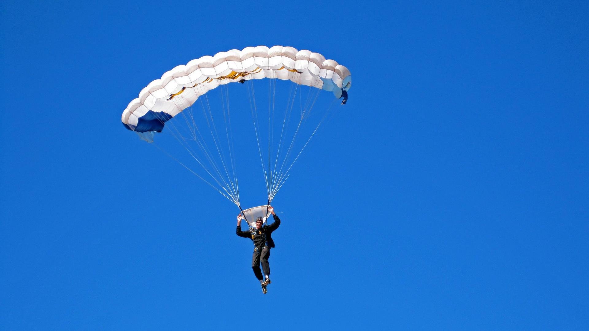 体育新闻中心特别评论上线，体育新闻评选