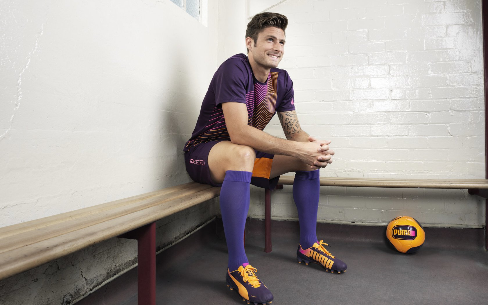 世界杯带来的城市记忆：球迷自发绘制涂鸦墙纪念赛事